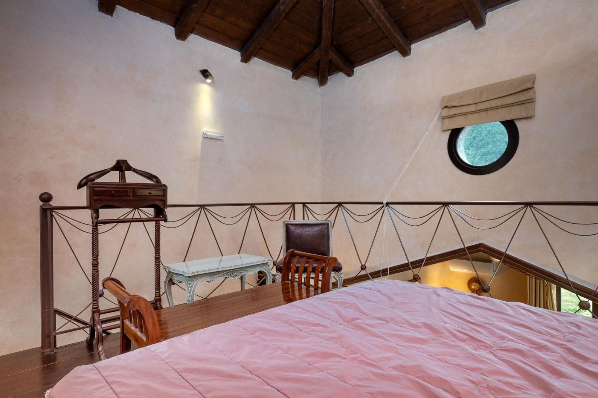 Ostra Menalon Luxury Suites Kardaras Room photo