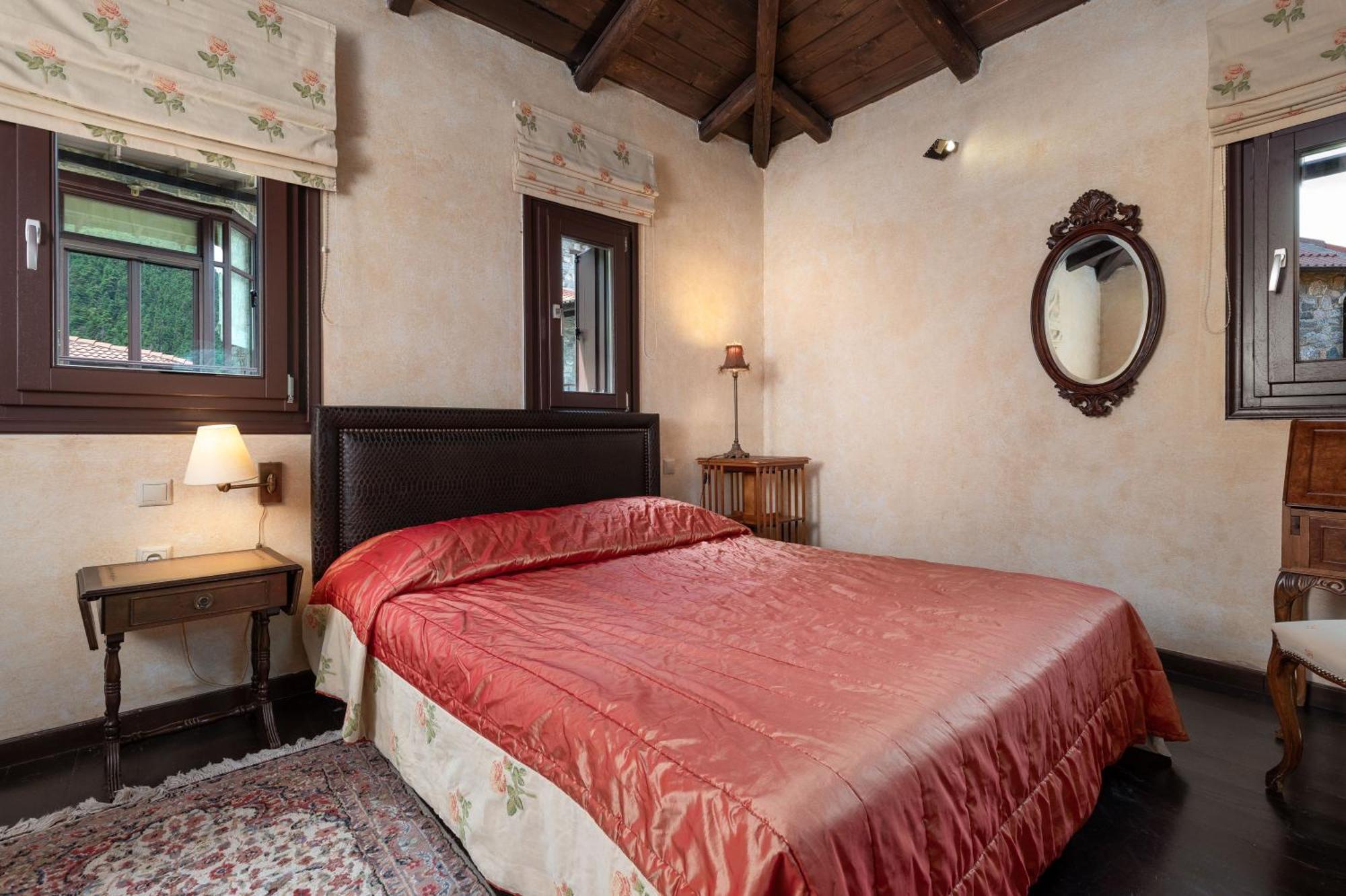 Ostra Menalon Luxury Suites Kardaras Room photo