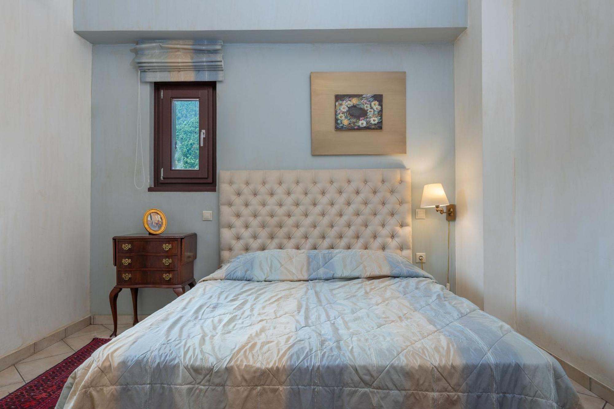 Ostra Menalon Luxury Suites Kardaras Room photo