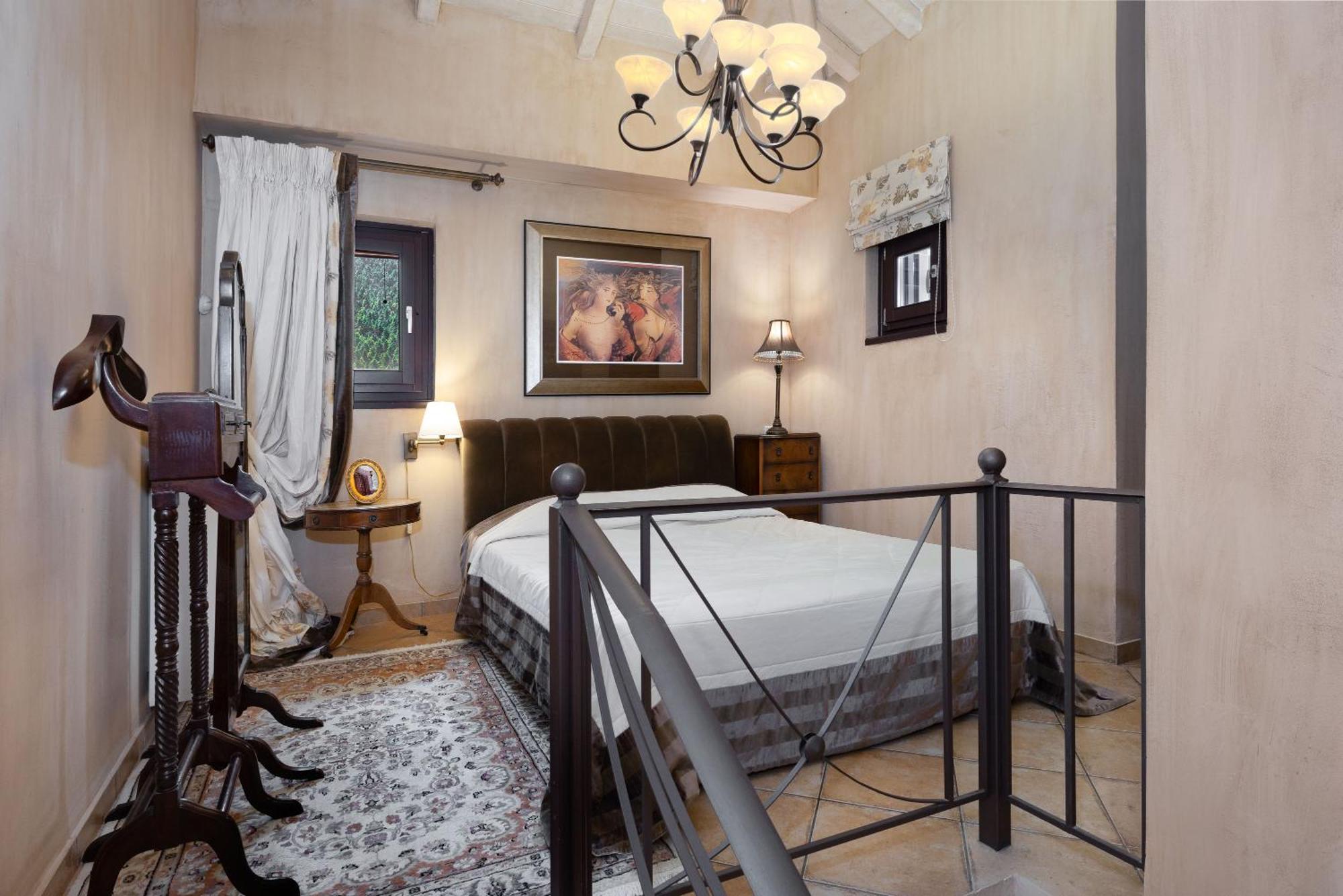 Ostra Menalon Luxury Suites Kardaras Room photo