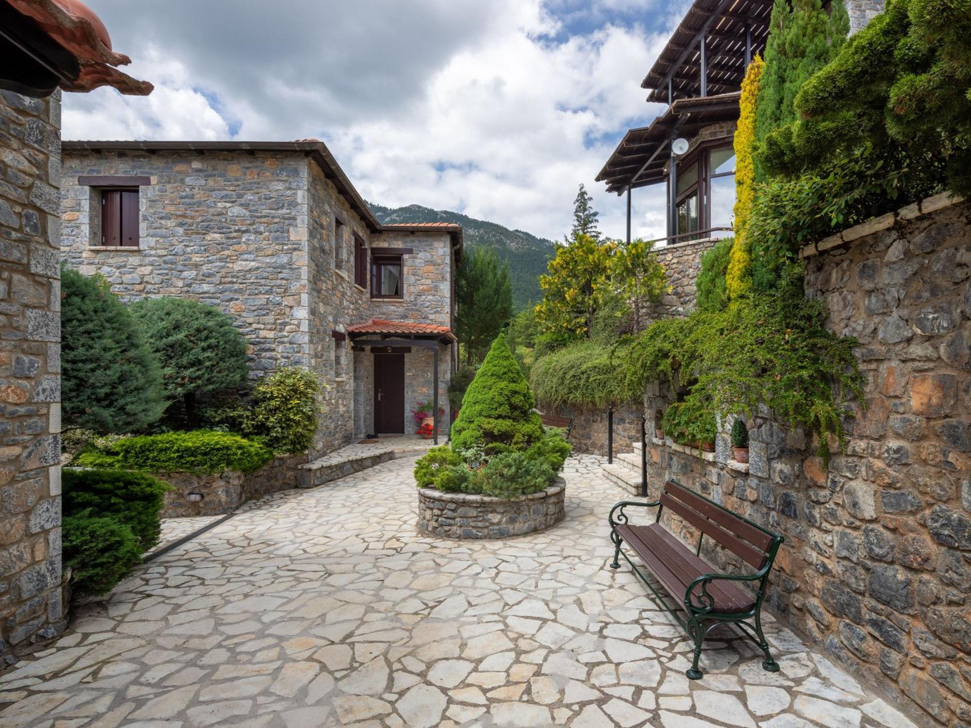 Ostra Menalon Luxury Suites Kardaras Exterior photo