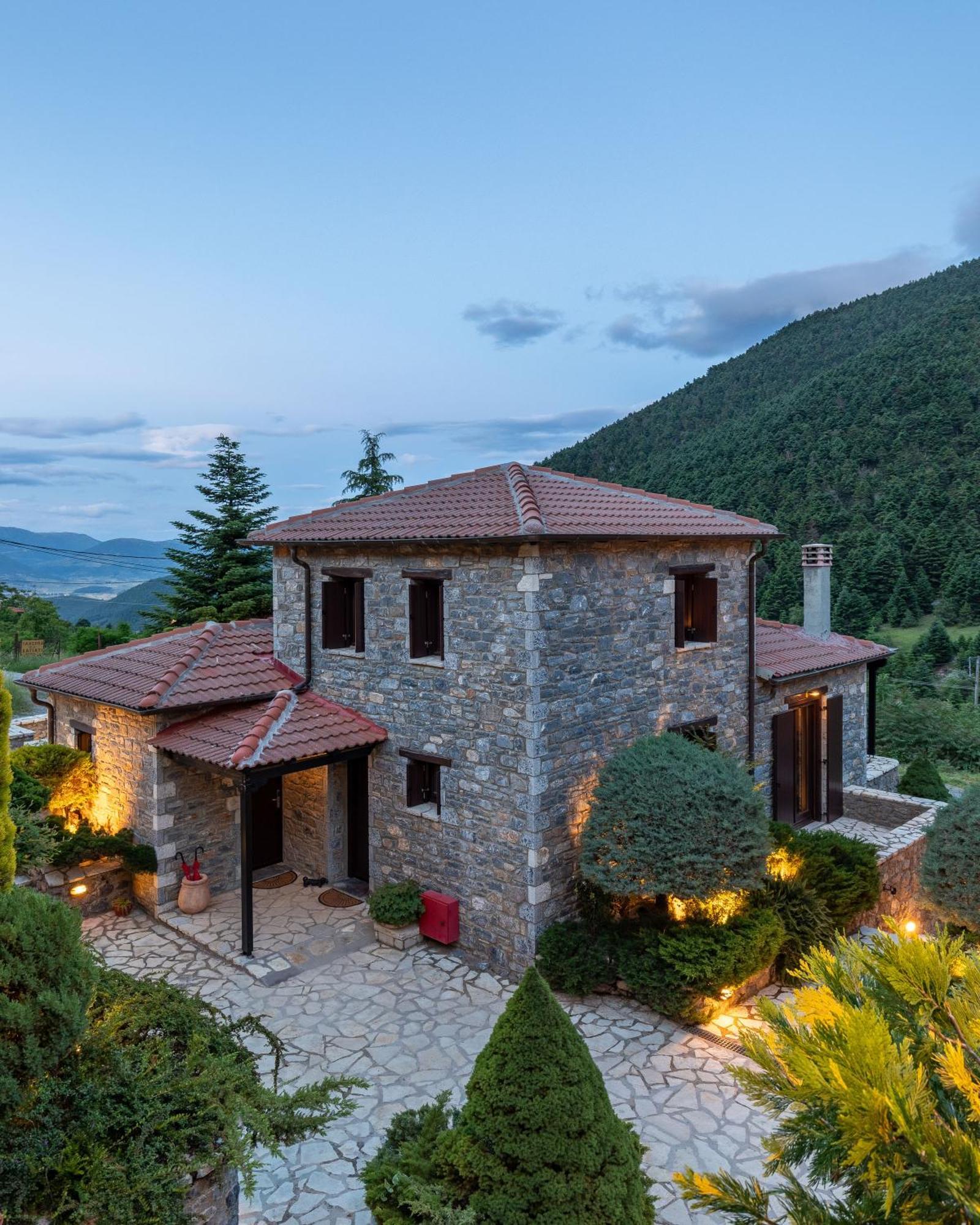 Ostra Menalon Luxury Suites Kardaras Exterior photo