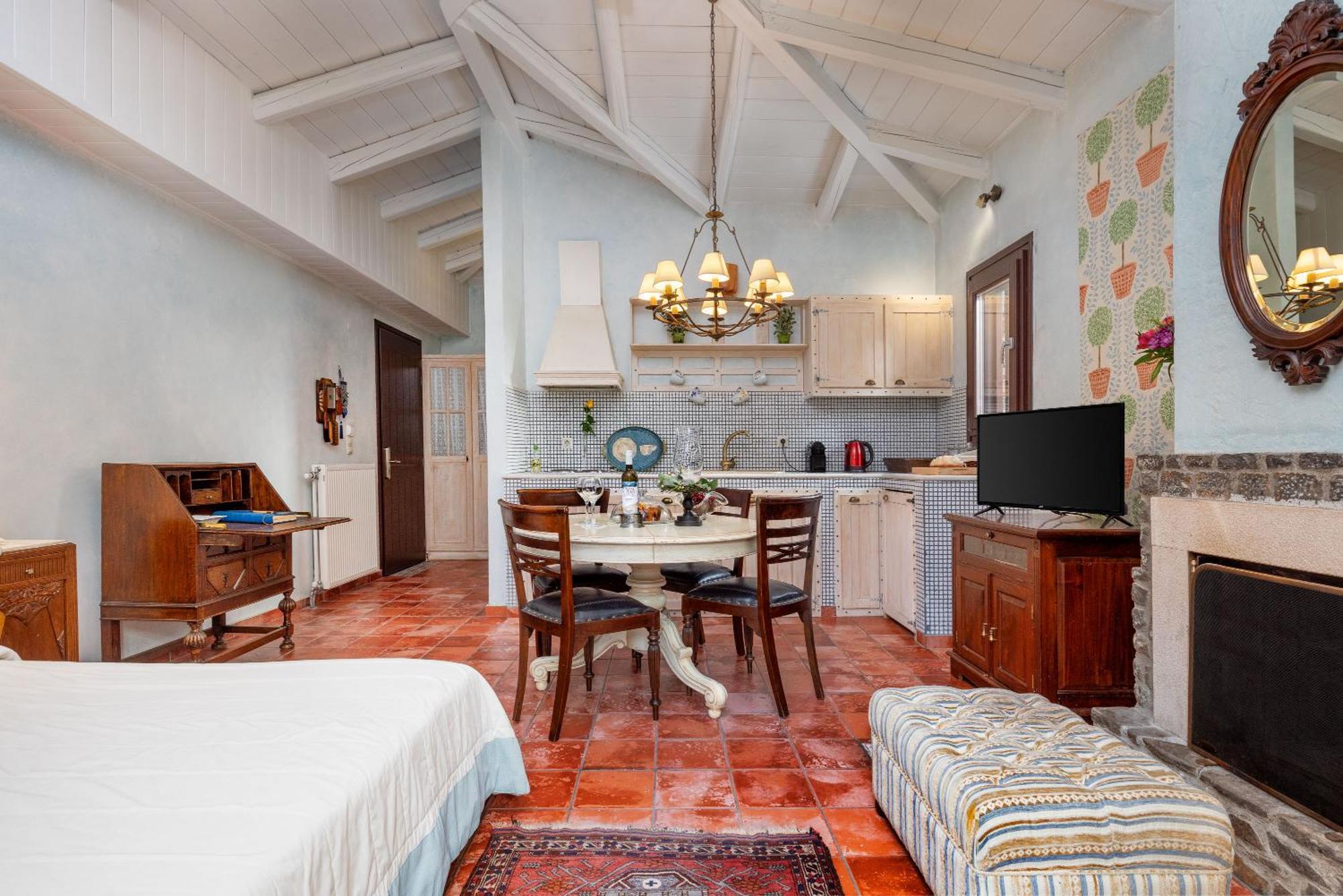 Ostra Menalon Luxury Suites Kardaras Exterior photo